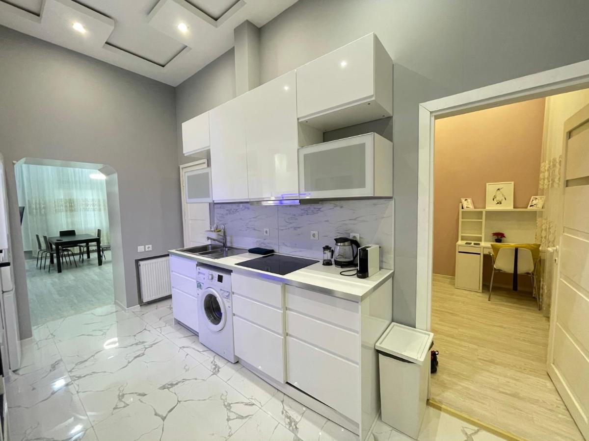 Deluxe Sapphire Residency - 4 Bedrooms บูดาเปสต์ ภายนอก รูปภาพ