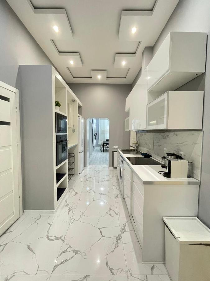 Deluxe Sapphire Residency - 4 Bedrooms บูดาเปสต์ ภายนอก รูปภาพ