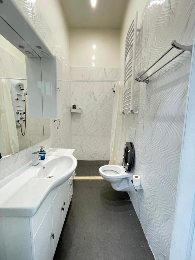 Deluxe Sapphire Residency - 4 Bedrooms บูดาเปสต์ ภายนอก รูปภาพ