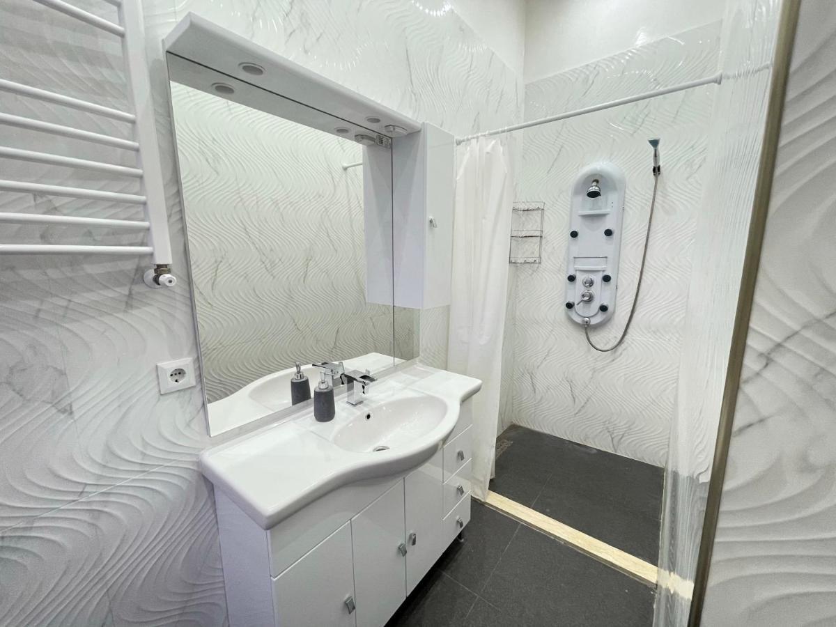 Deluxe Sapphire Residency - 4 Bedrooms บูดาเปสต์ ภายนอก รูปภาพ